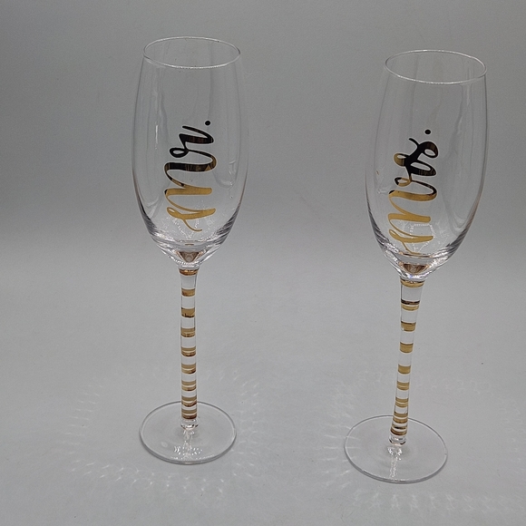 Mr and Mrs toasting glasses in package - Picture 1 of 6
